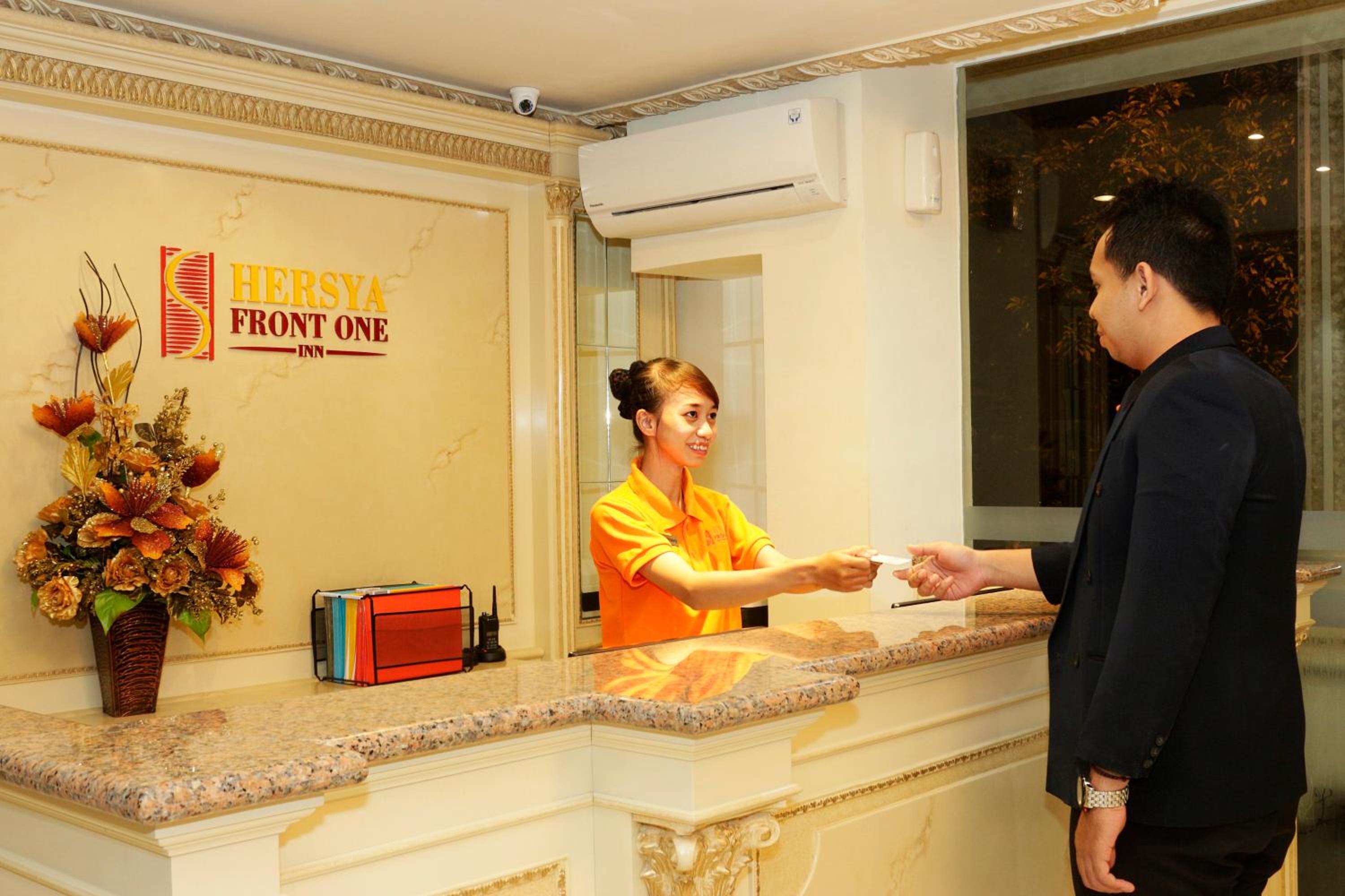 Hersya Front One Inn Surabaya 4/29