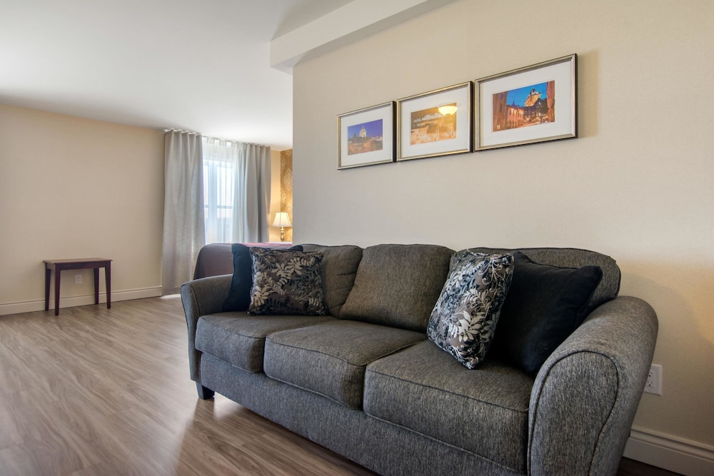 Comfort Inn & Suites Levis 25/36