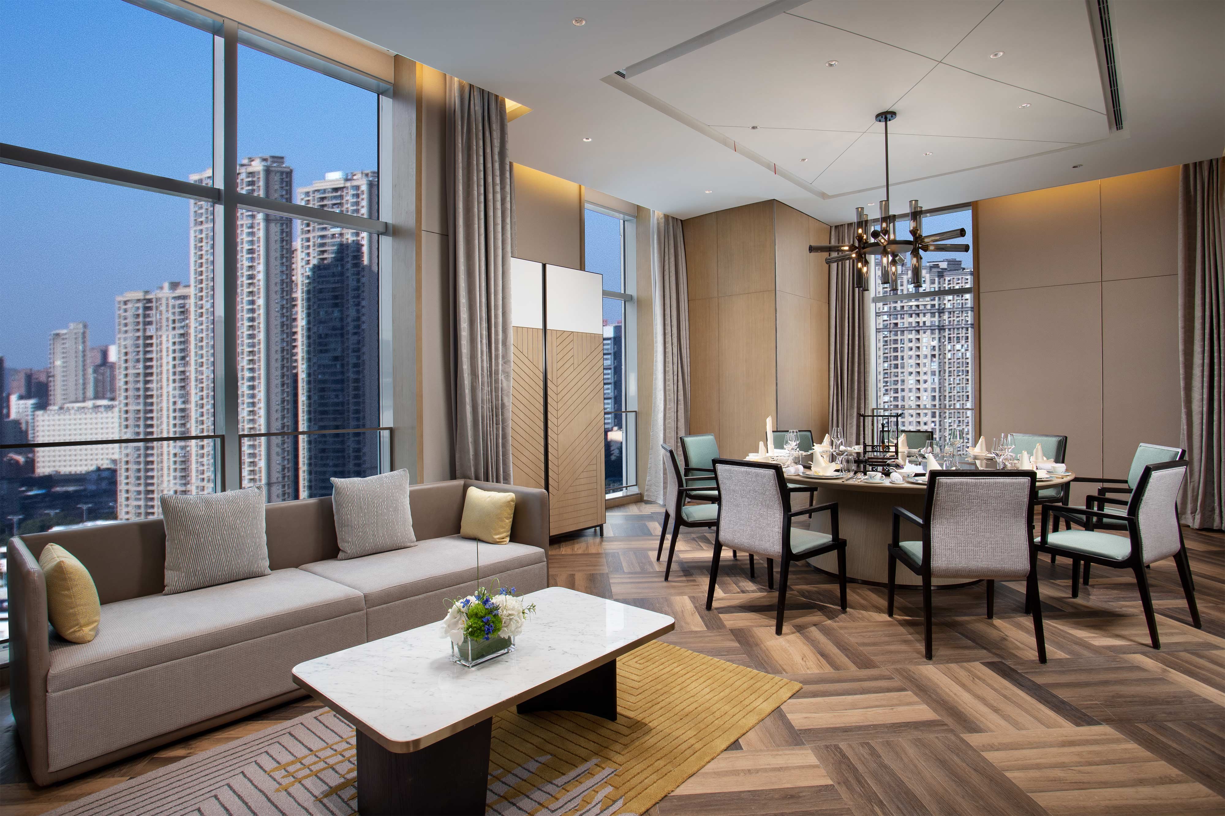 Holiday Inn Wuxi Central Station 30/56