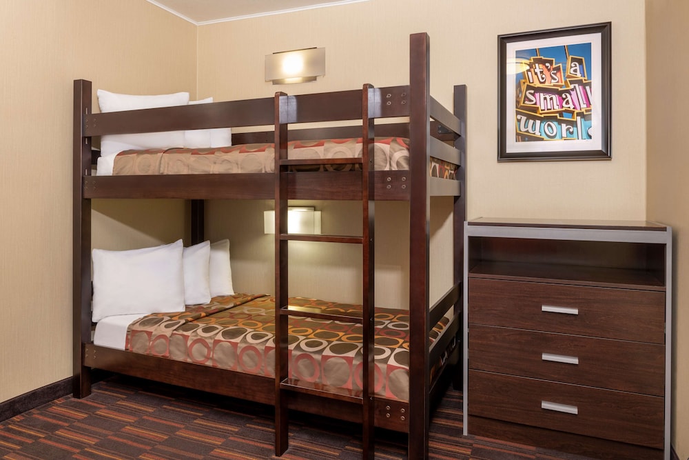 Best Western Plus Raffles Inn & Suites 27/34