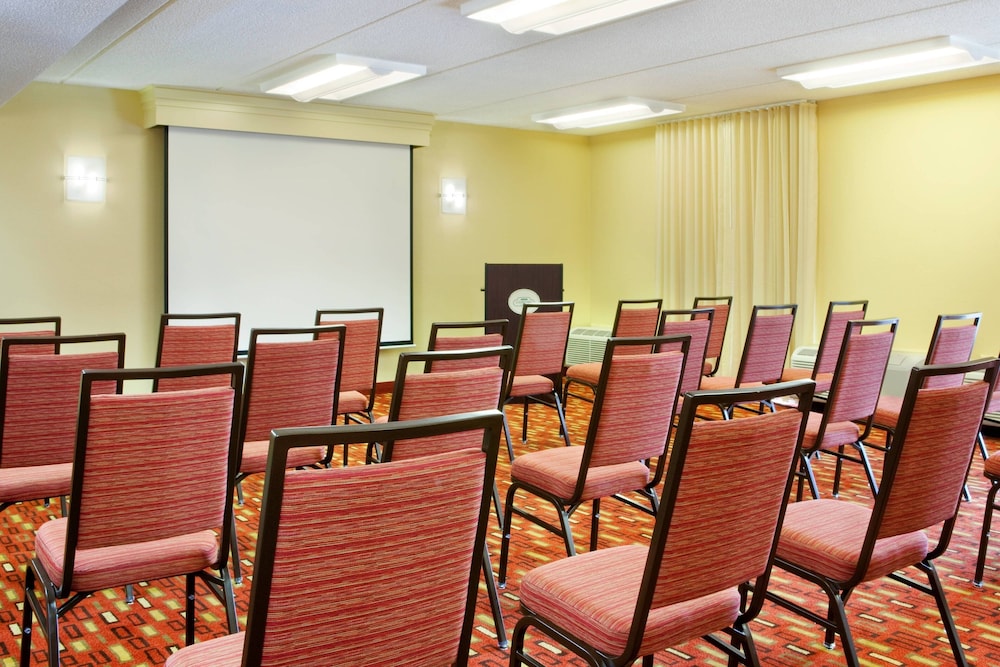 Courtyard By Marriott Columbus 53/71