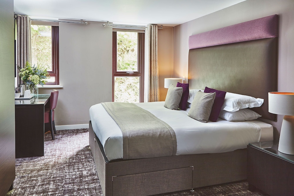 The Ranald Hotel 11/41