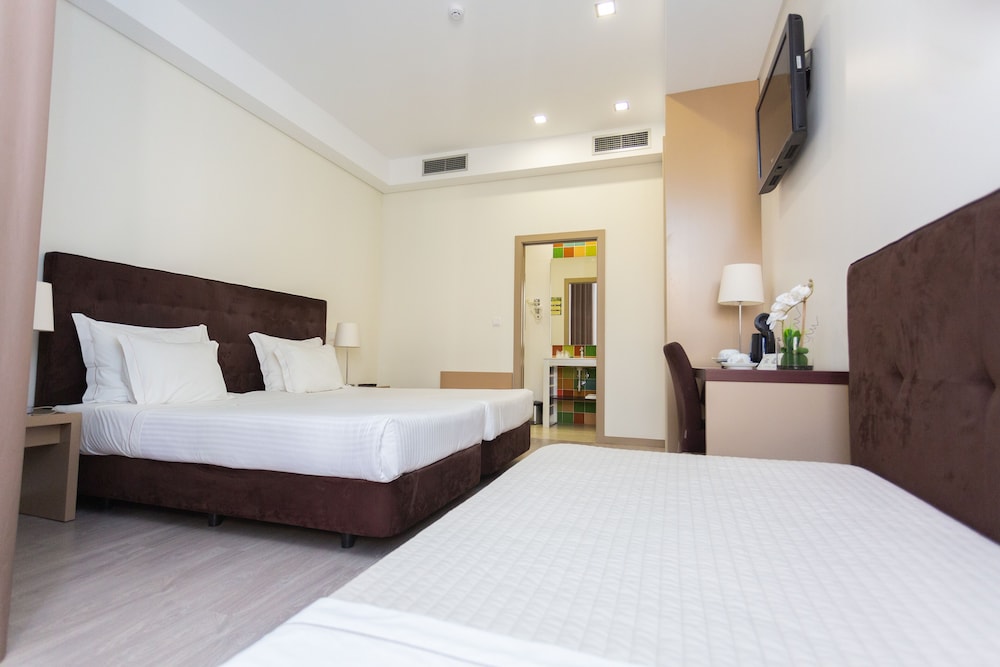STANDARD, TRIPLE, TWIN BEDS, GARDEN AREA