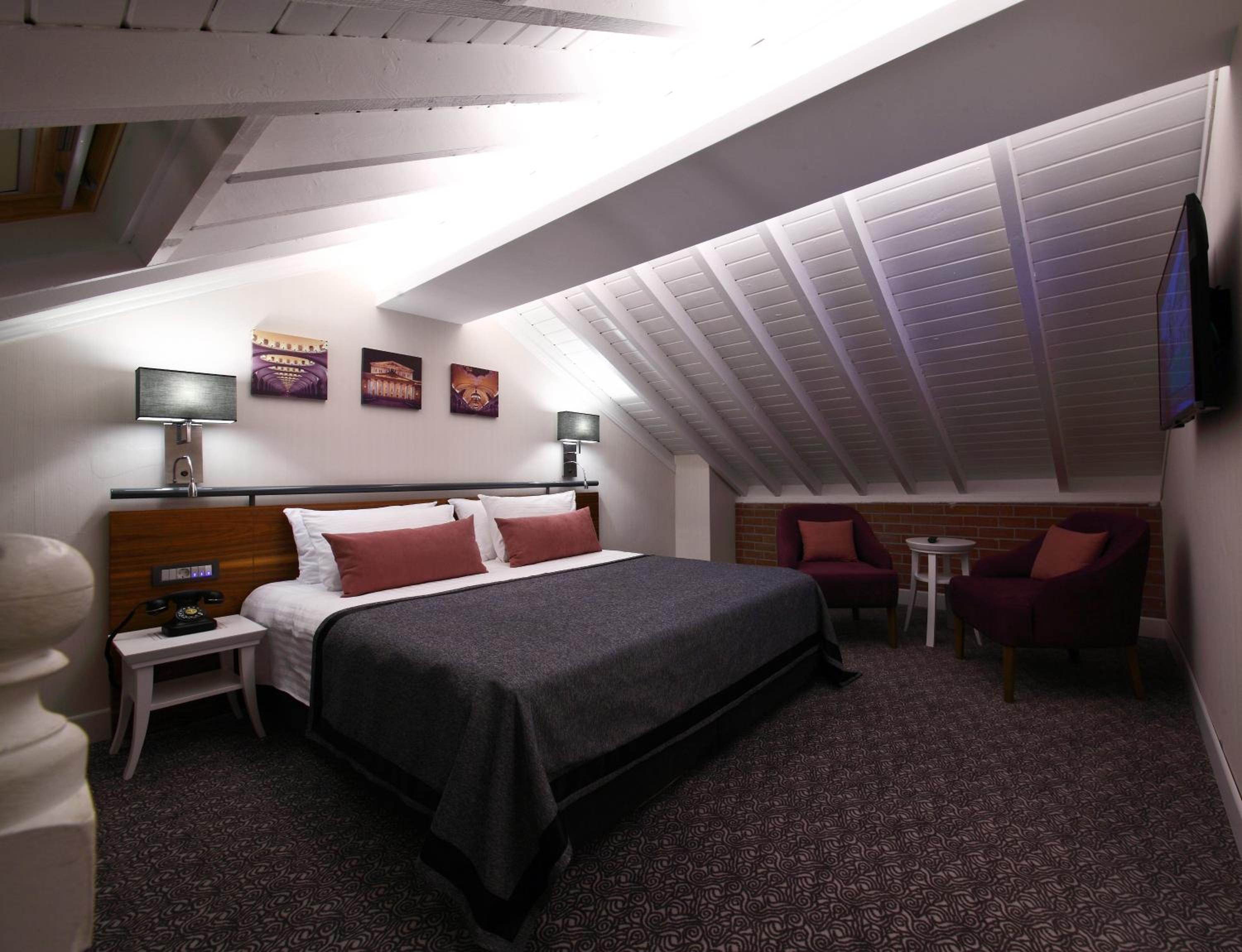 Roof, Deluxe, Suite