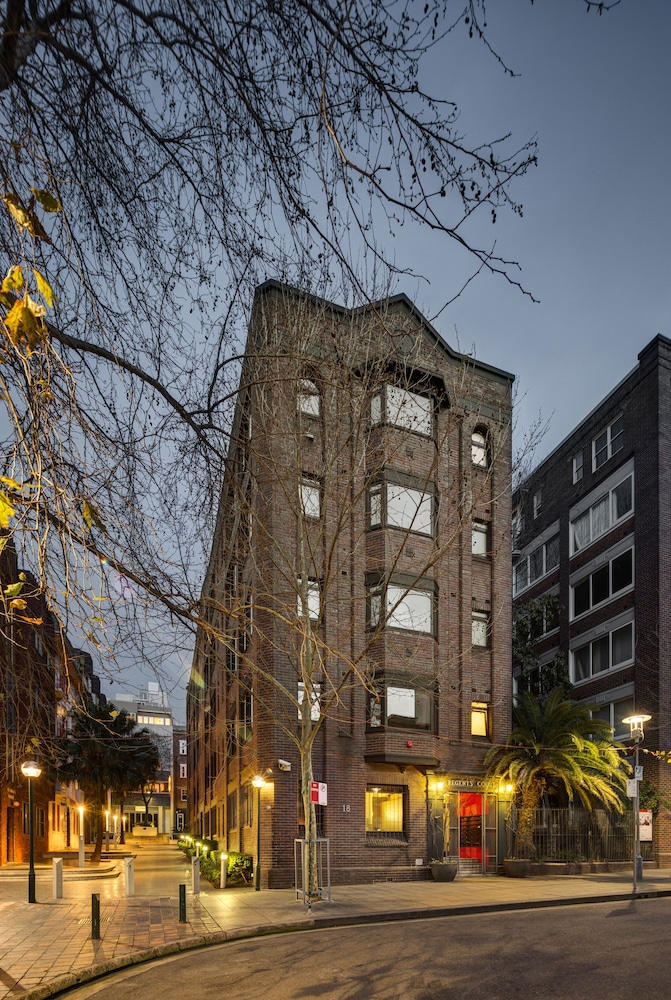 Regents Court Apartments 2/50