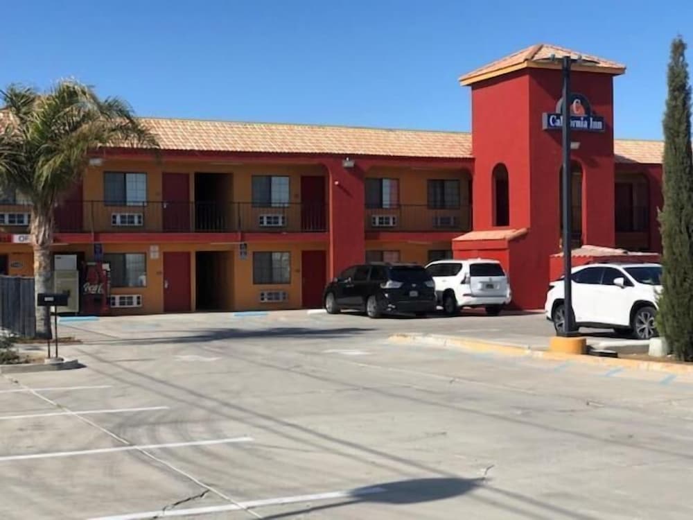 California Inn & Suites 28/31