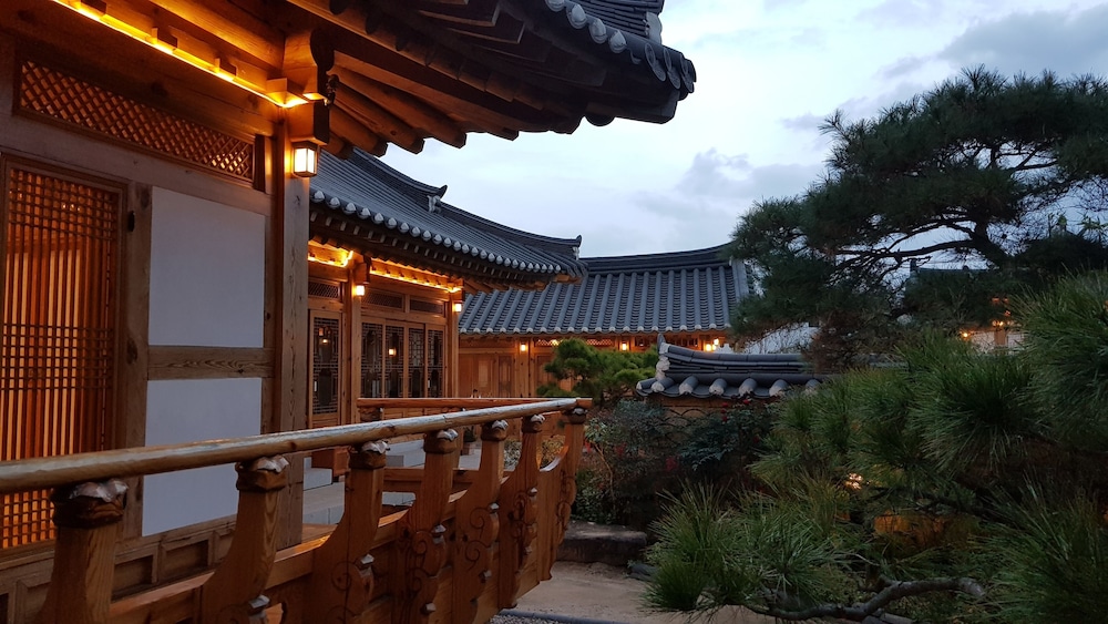 Wiyeonjae Hanok Stay 2/49