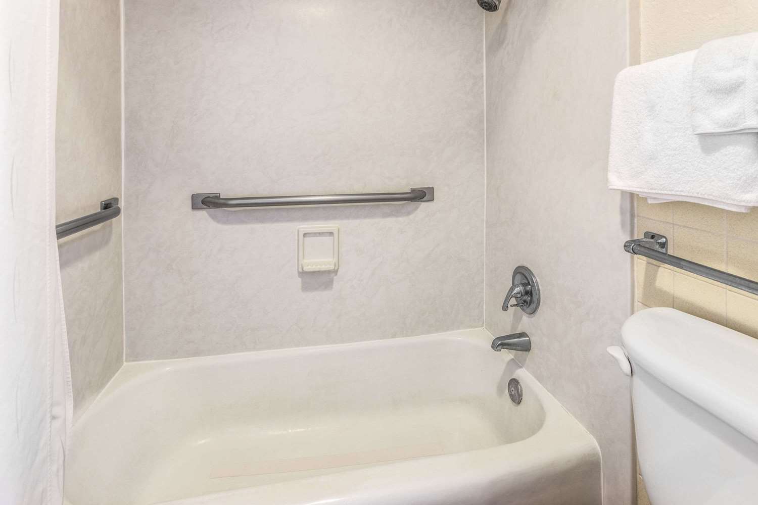 Days Inn by Wyndham Leesville 8/9