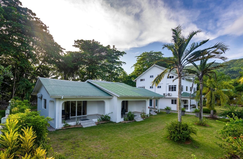 La Modestie Villa 41/50