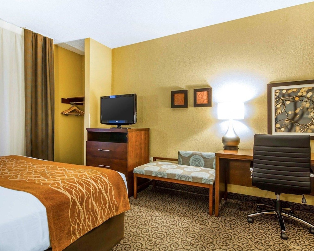 Comfort Suites Ramsey MN 7/31