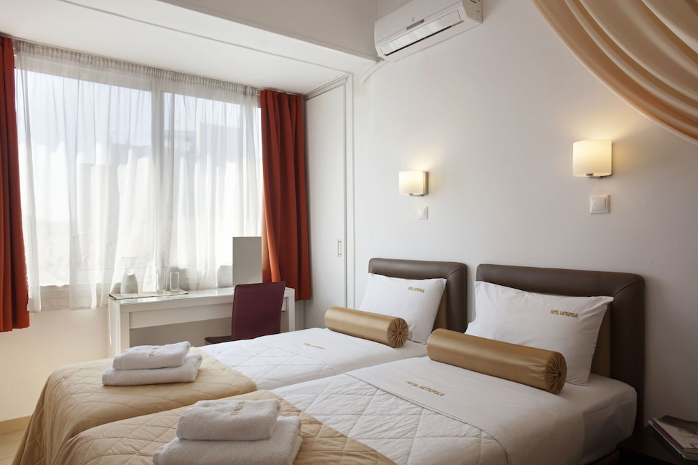 Metropolis Hotel 12/46