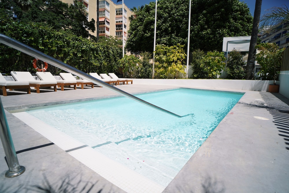 Puerto Azul Marbella 33/70