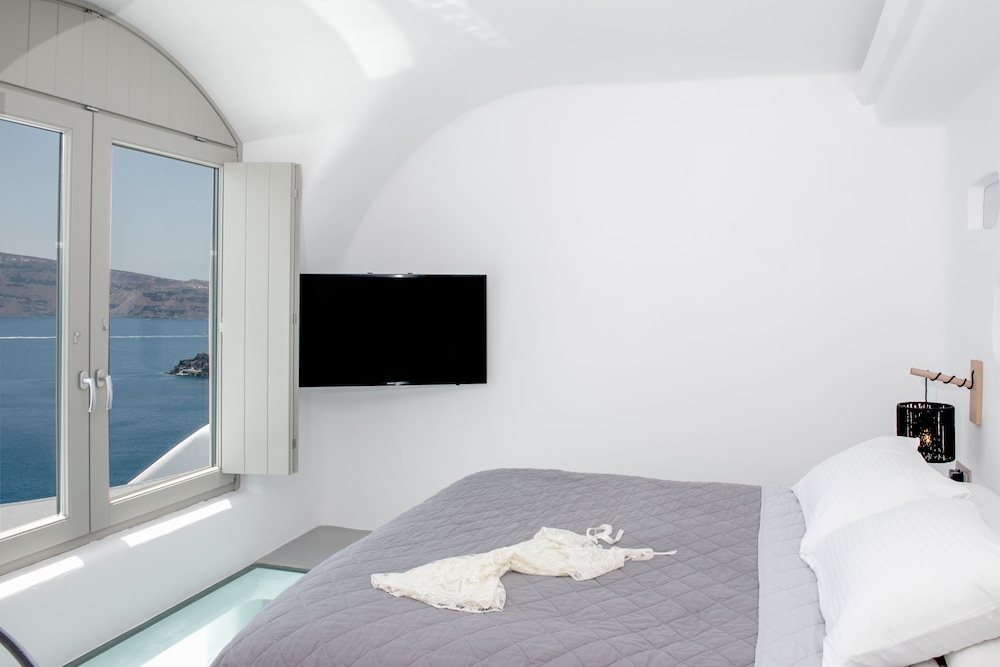 Allure Breeze Suites 35/79