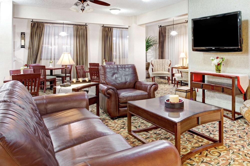 Ramada By Wyndham West Memphis 16/25