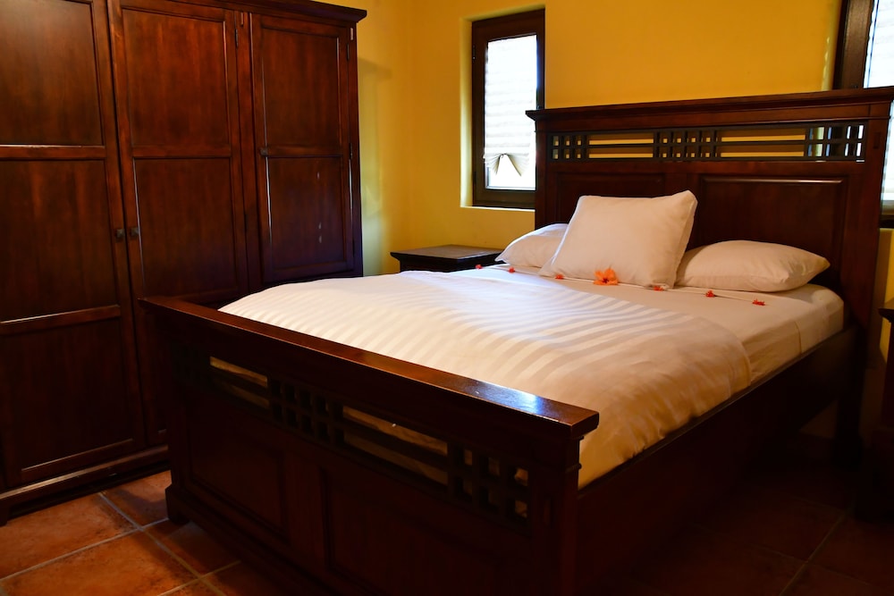2 BEDROOMS, CONDO, LUXURY
