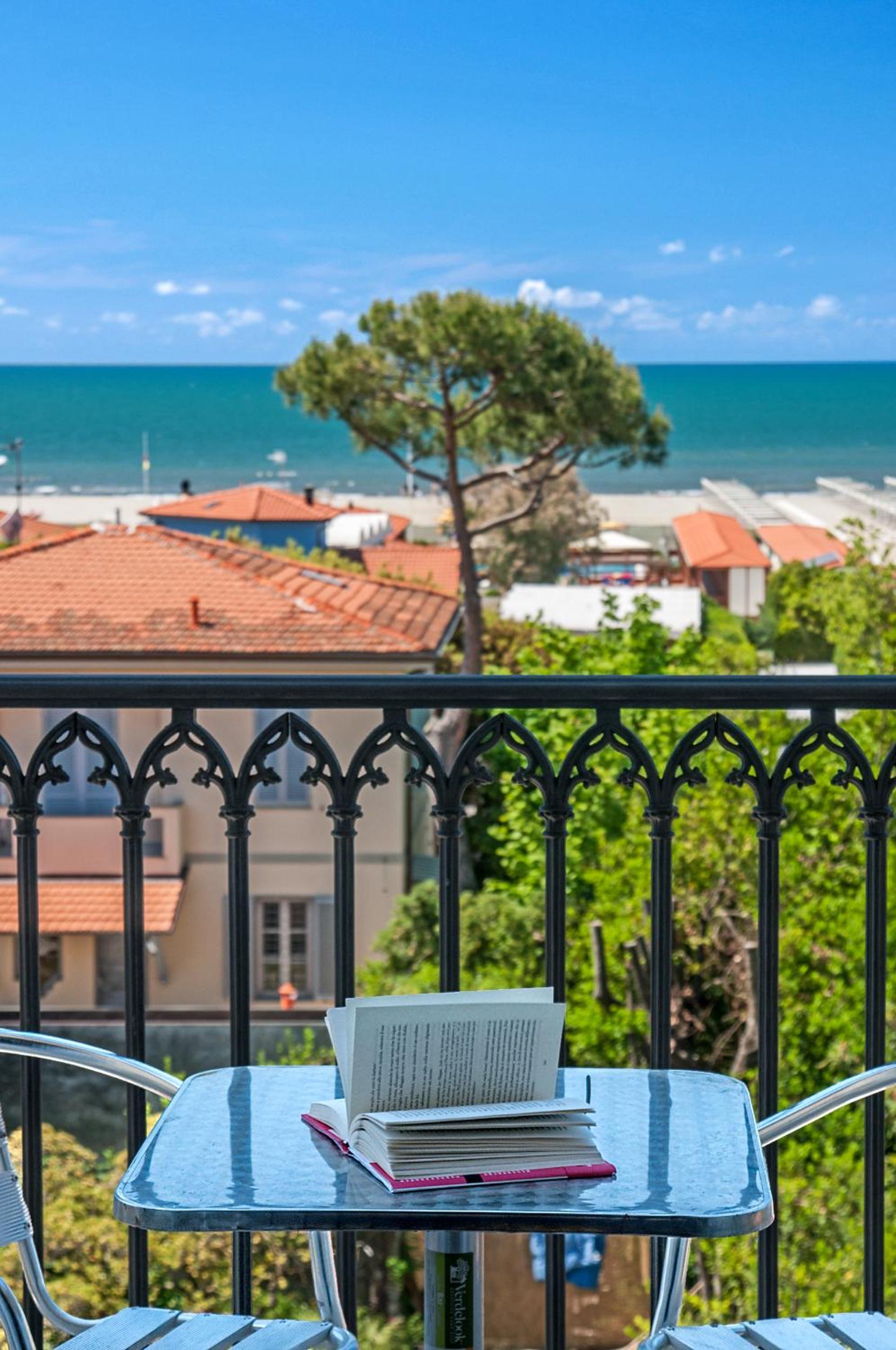 HOTEL VILLA OMBROSA 49/52
