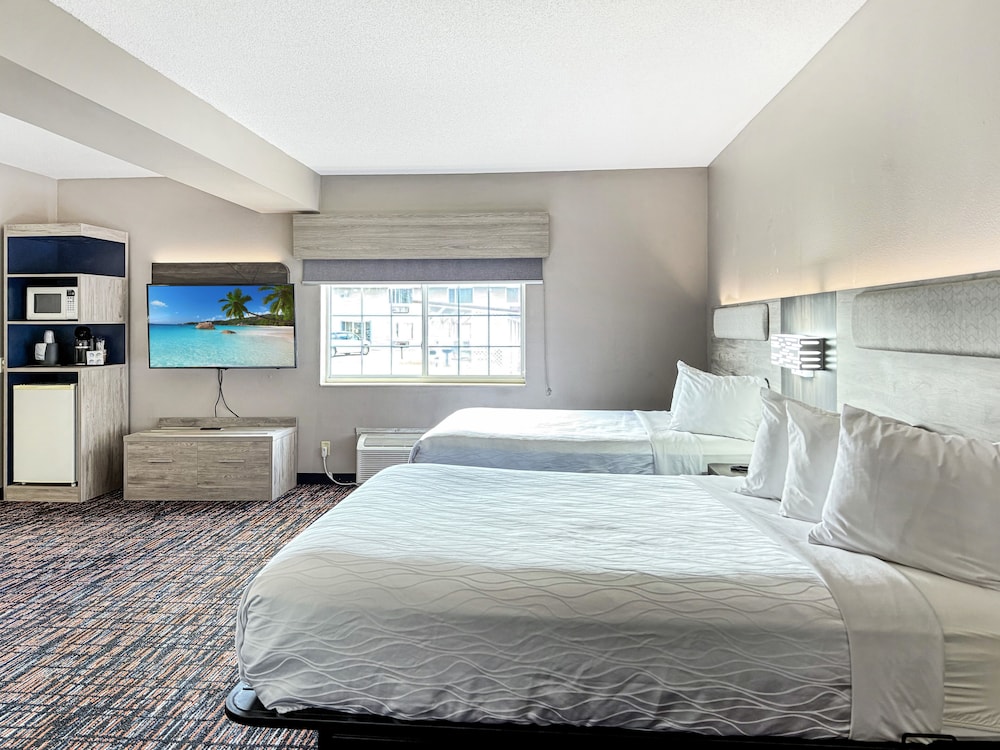 Suite, 2 Queen Beds, East Wing
