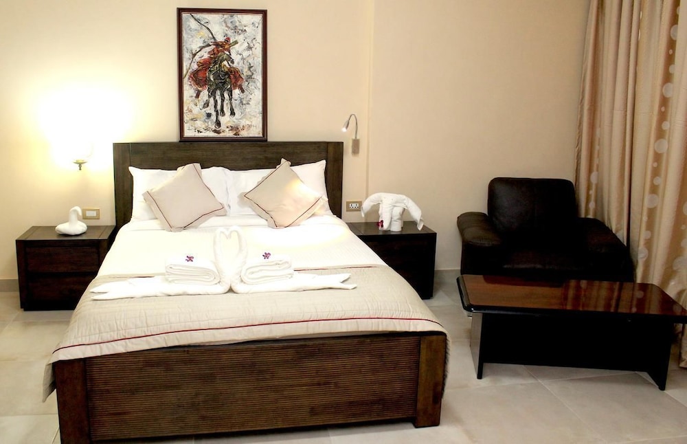 Murex Plaza Hotel and Suites 15/33