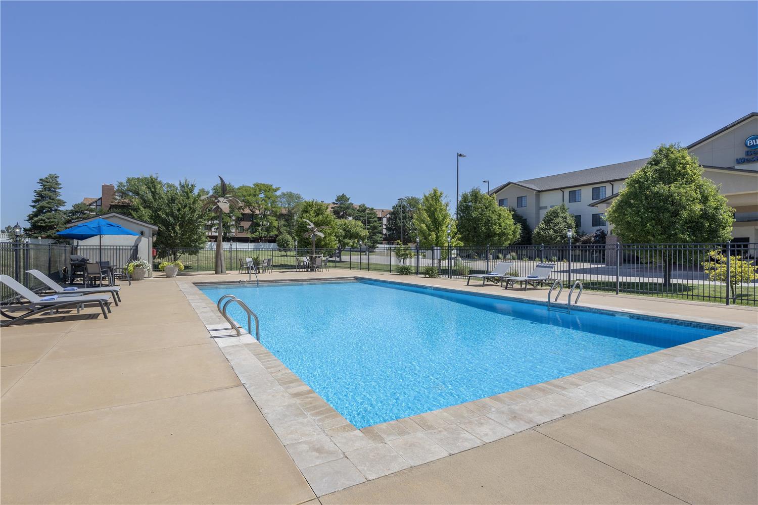 Best Western North Edge Inn 12/13