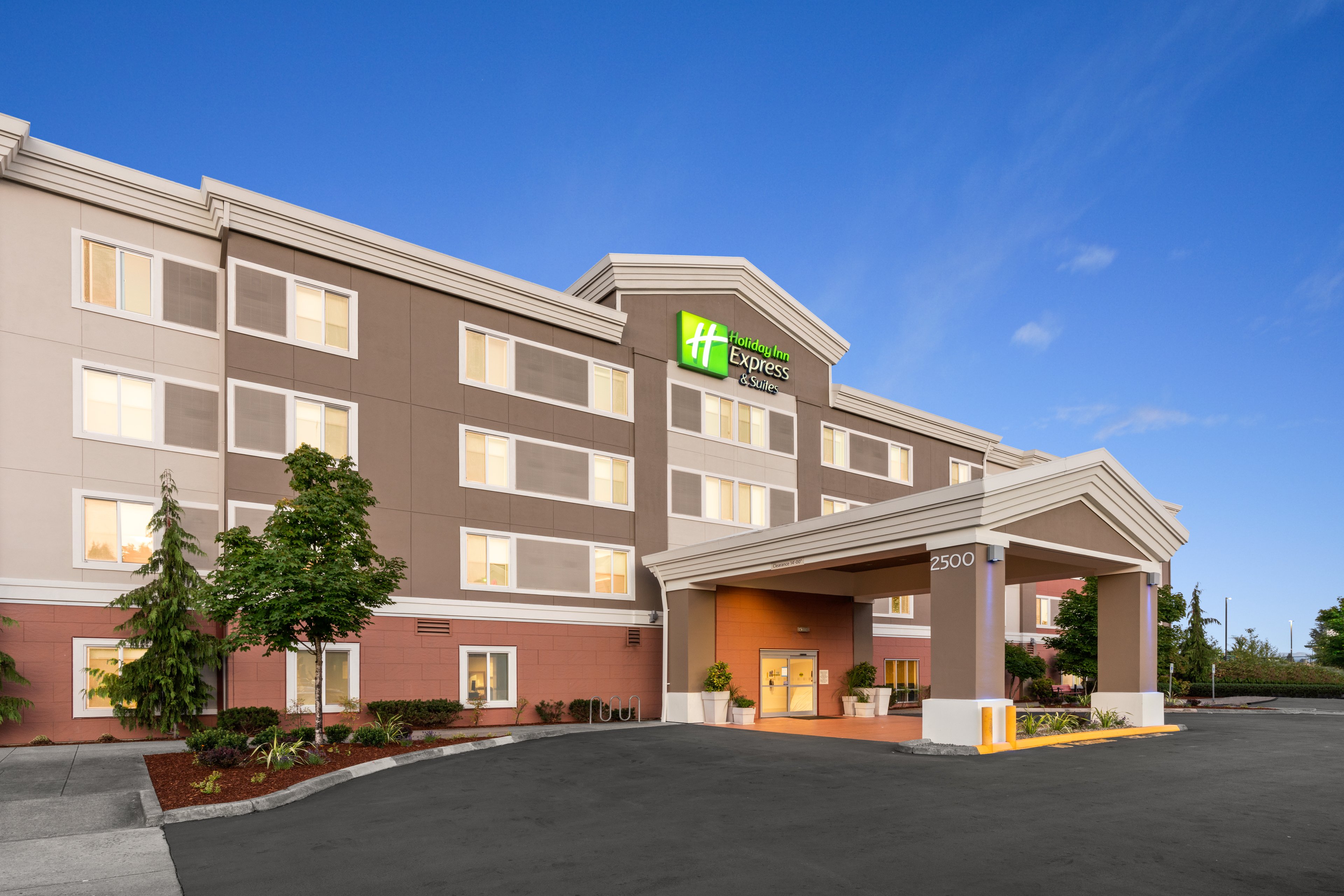 Holiday Inn Express Hotel Suites Sumner 26/28