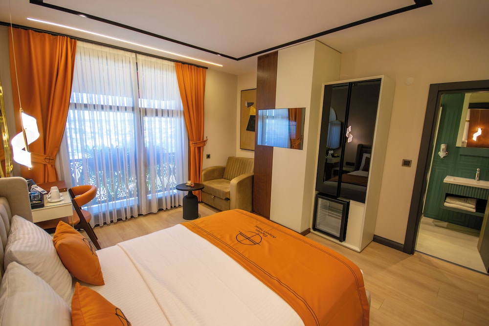 Elysian Airport Hotel & Restaurant 10/50