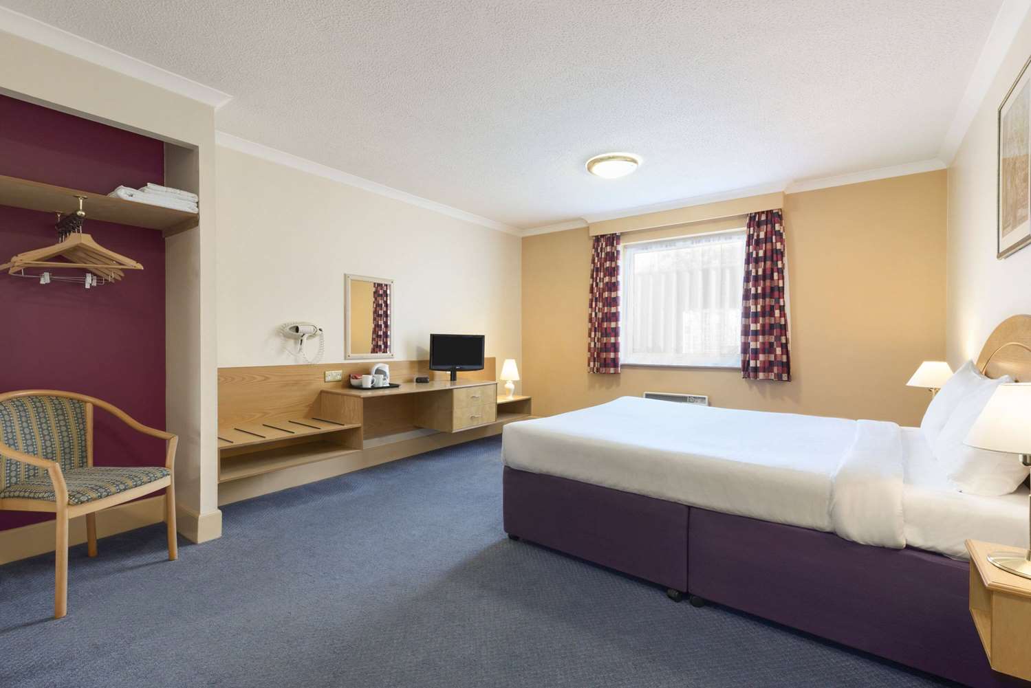 Days Inn by Wyndham Watford Gap 5/22