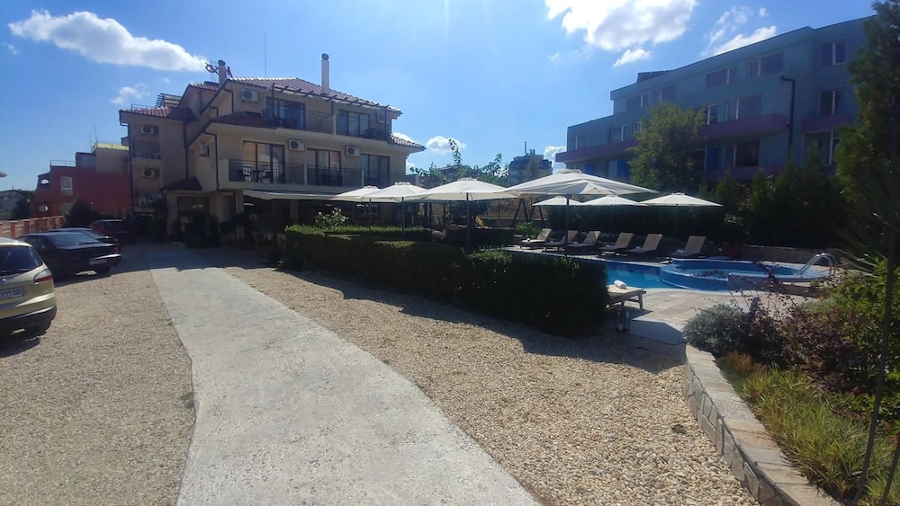The Muses Hotel 26/32