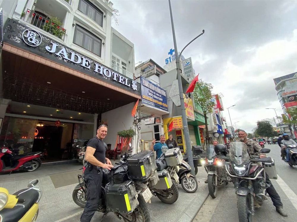 Jade Hotel 53/62