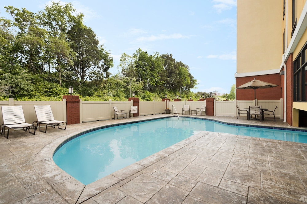 Holiday Inn Express Hoteland Suites Knoxville-Clinton 1/65