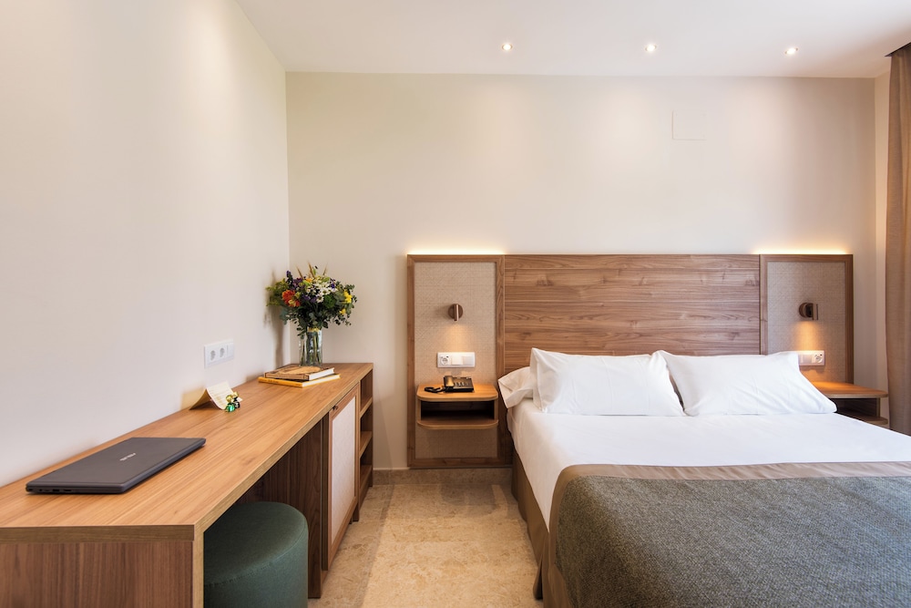 Tarik Hotel 25/63