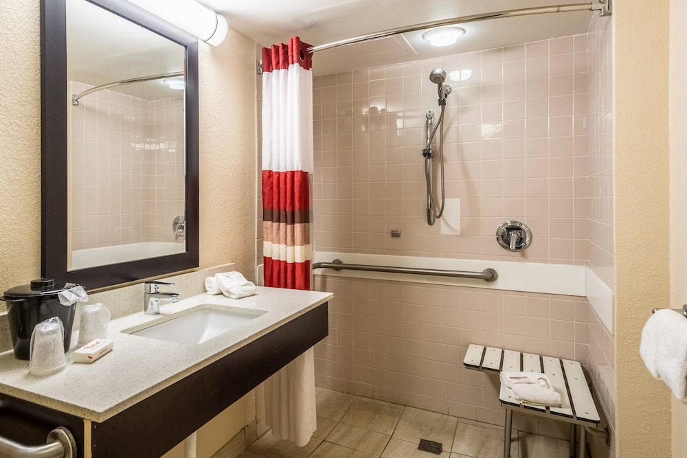 Red Roof Inn Tampa Bay - St. Petersburg 20/36