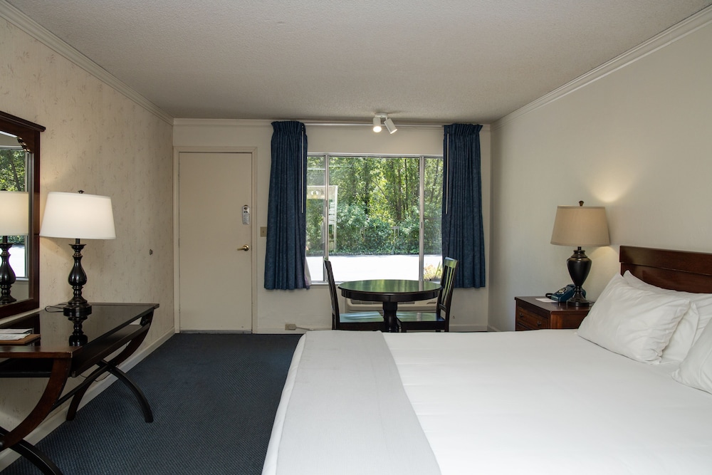 The Occidental Lodge 28/55