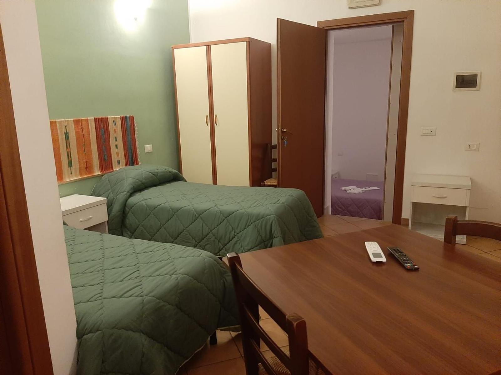 Room, Quadruple