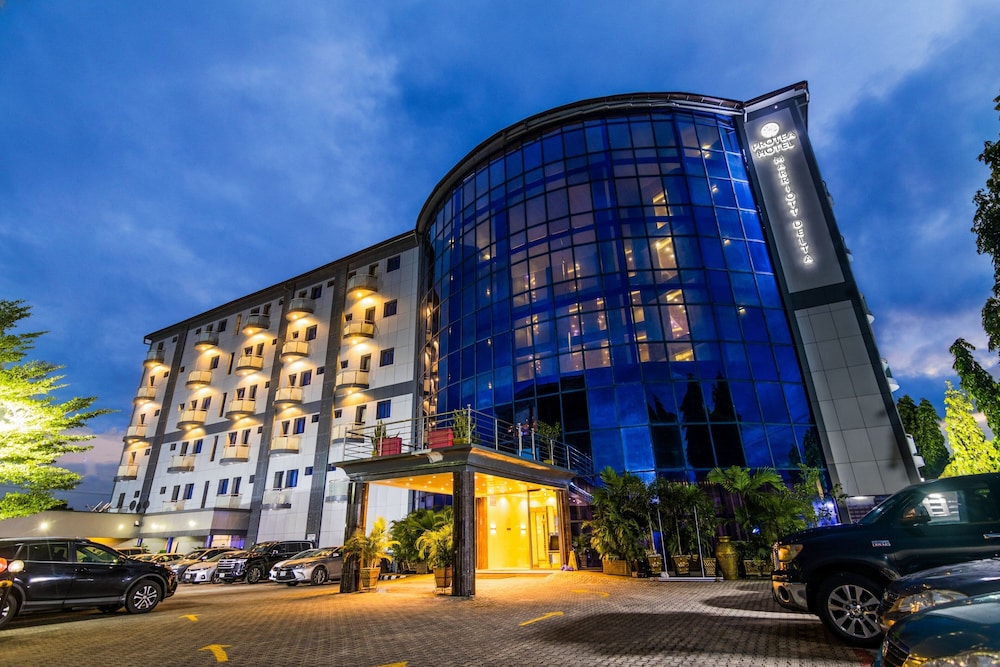 Bon Hotel Delta 47/50