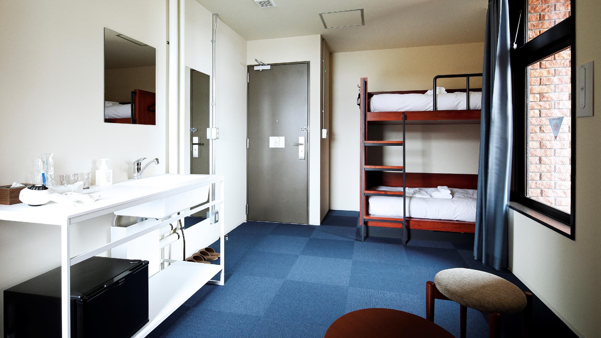 Bank, Economy, Twin Beds, Shared Bathroom