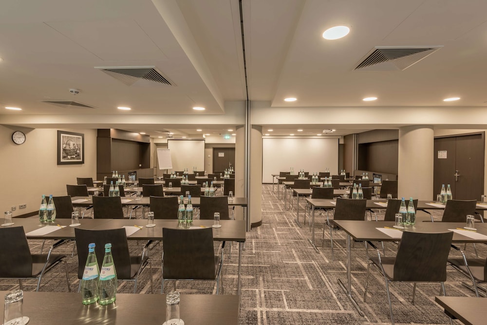 HILTON GARDEN INN FRANKFURT CITY CENTRE 55/56