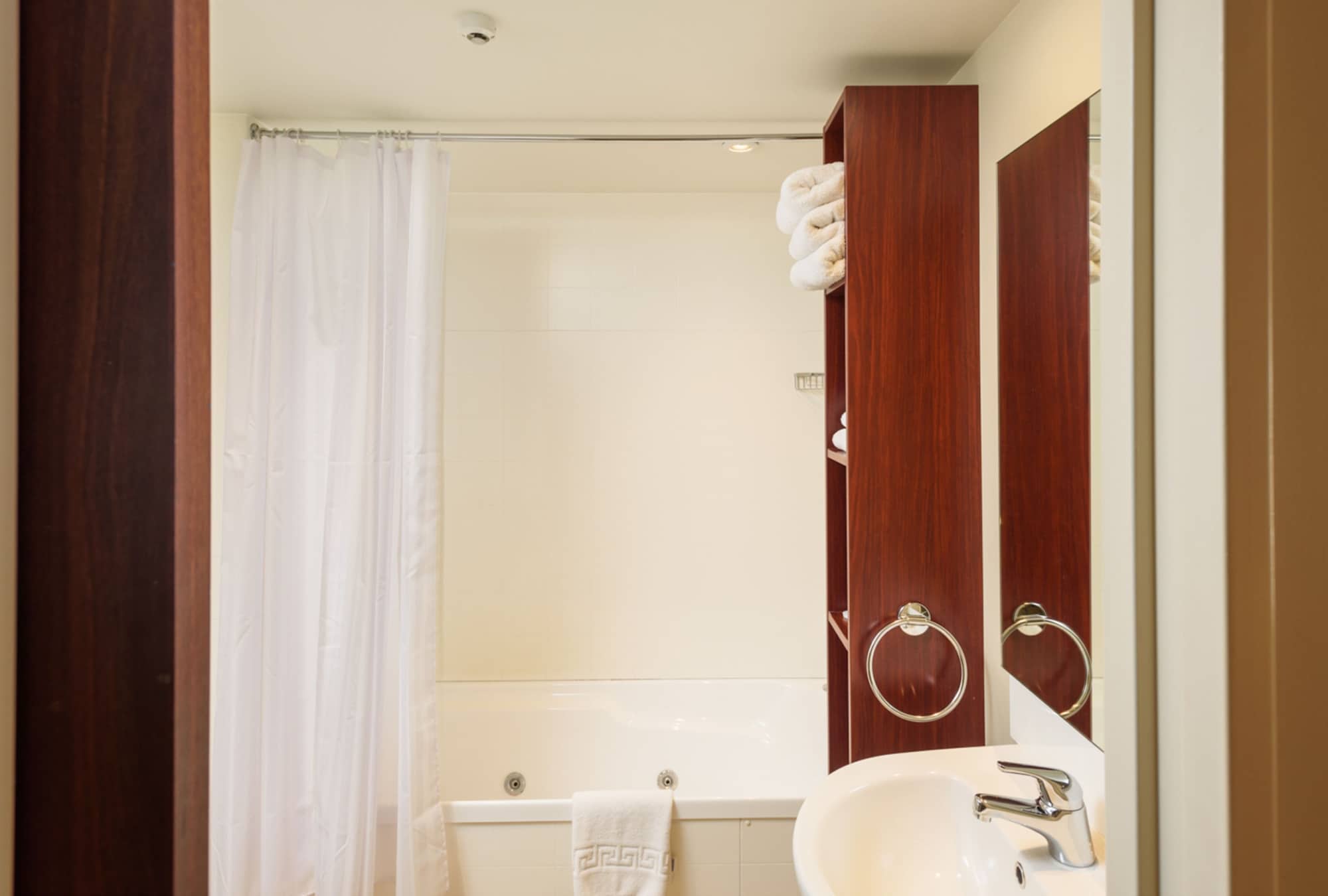 استوديو بسرير كينج بإطلالة على البحيرة، Queenstown Motel Apartments 10/10