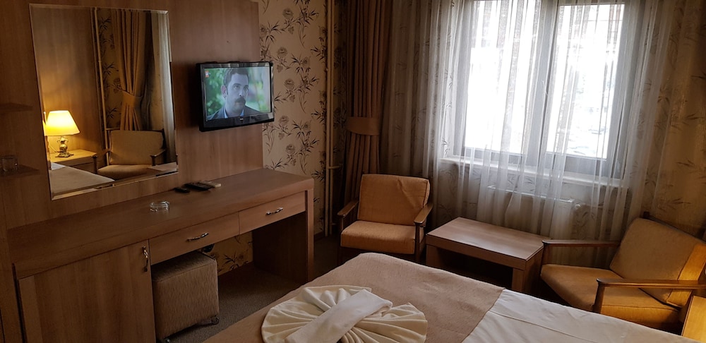 Hotel Capital 3/11