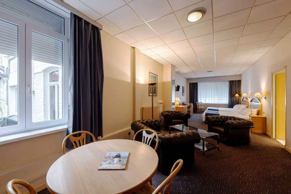 Metropol Hotel 54/66