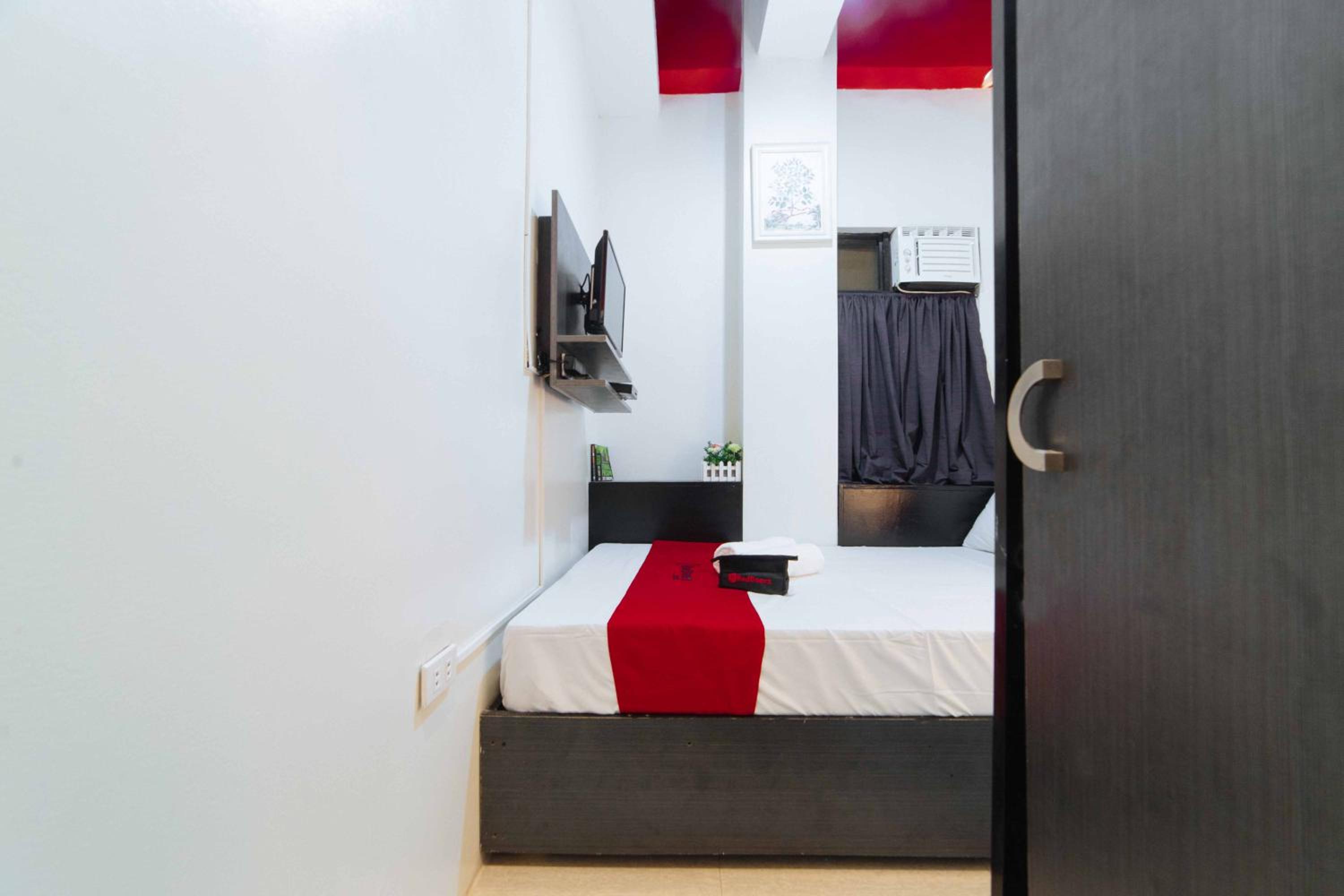 RedDoorz near G Mall Bajada Davao-Isolation Hotel 9/28