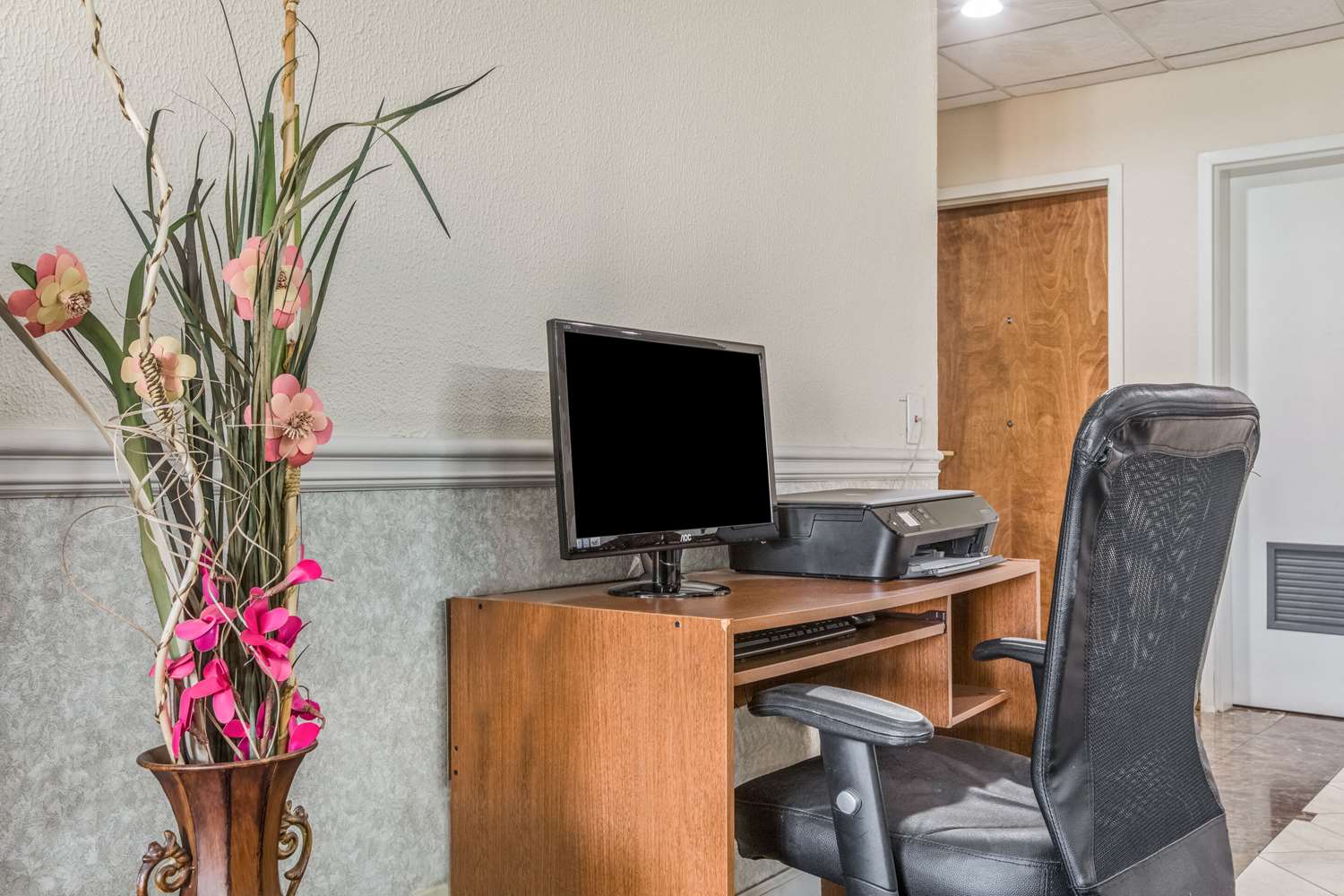 Econo Lodge Inn & Suites Marietta near Dobbins ARB 38/45