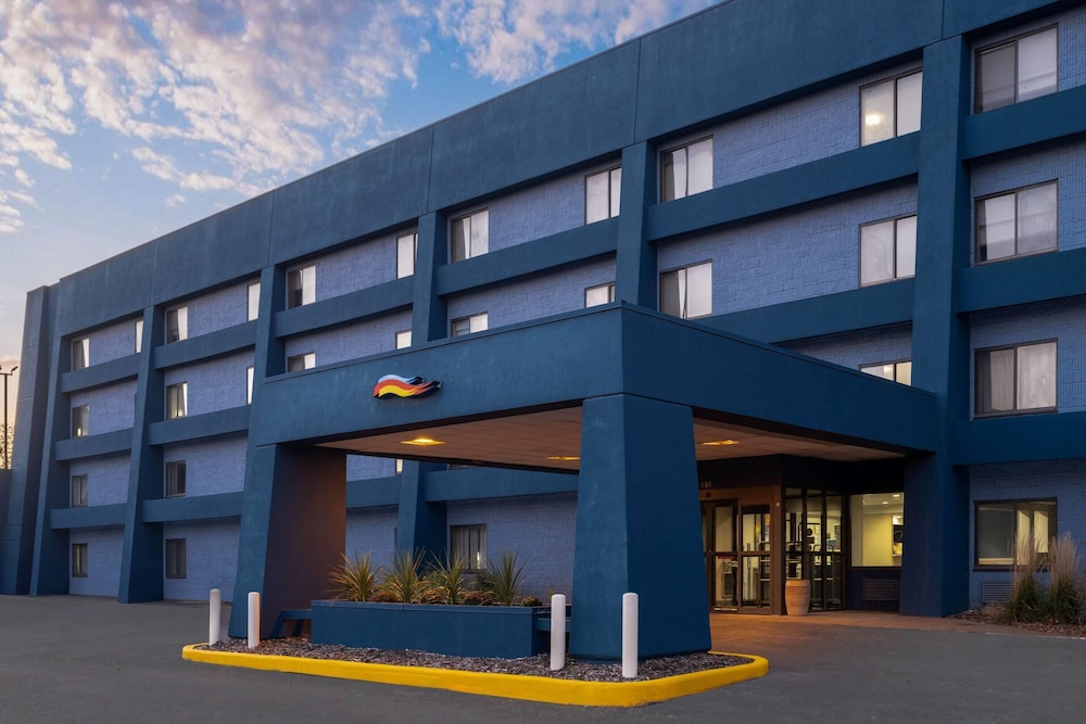 Days Inn by Wyndham Davenport 2/50