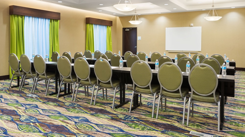 Holiday Inn Express & Suites Midland South I-20 56/69