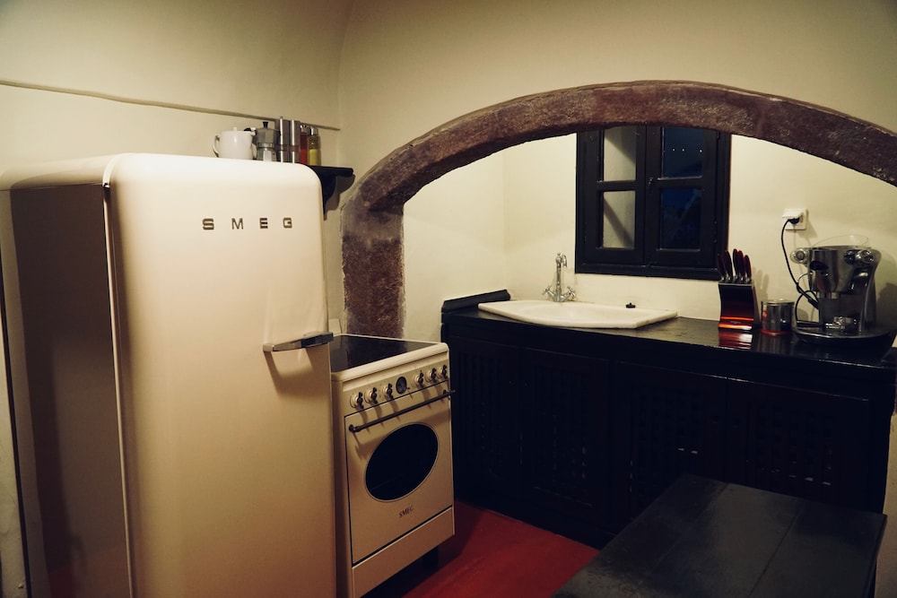Santorini Heritage Villas &amp; Mansions 50/50