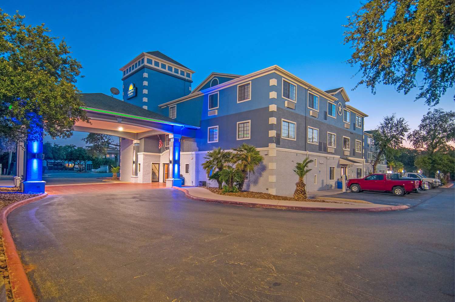 Days Inn & Suites by Wyndham San Antonio North/Stone Oak 52/63