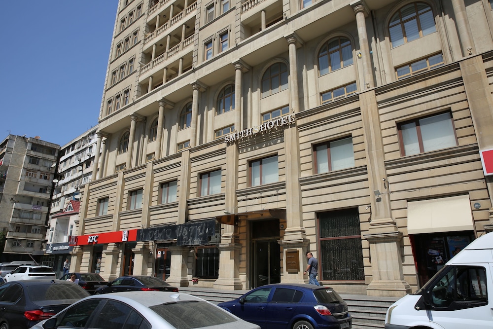 Smith's Boutique 55/59