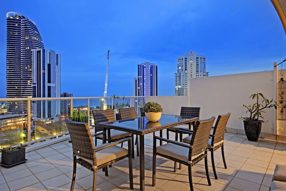 Broadbeach Savannah Hotel And Resort 66/80