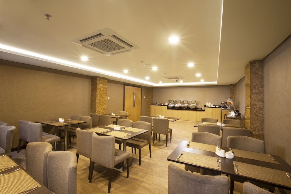 Verse Lite Hotel Gajah Mada 57/67