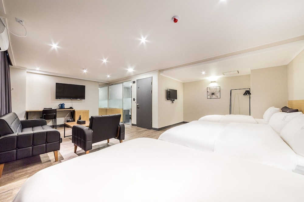 غرفة عائلية ثلاثية بسرير كوين وسريرين منفصلين، Pyeongtaek Stay Hotel 5/9