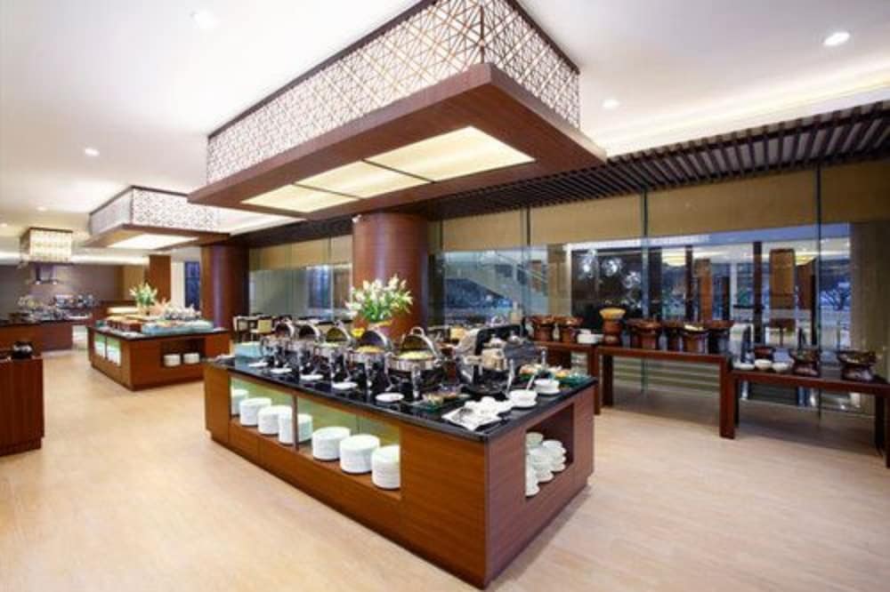 Santika Premiere Bintaro 53/78